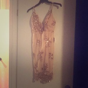 Sparkly gold dress perfect for prom